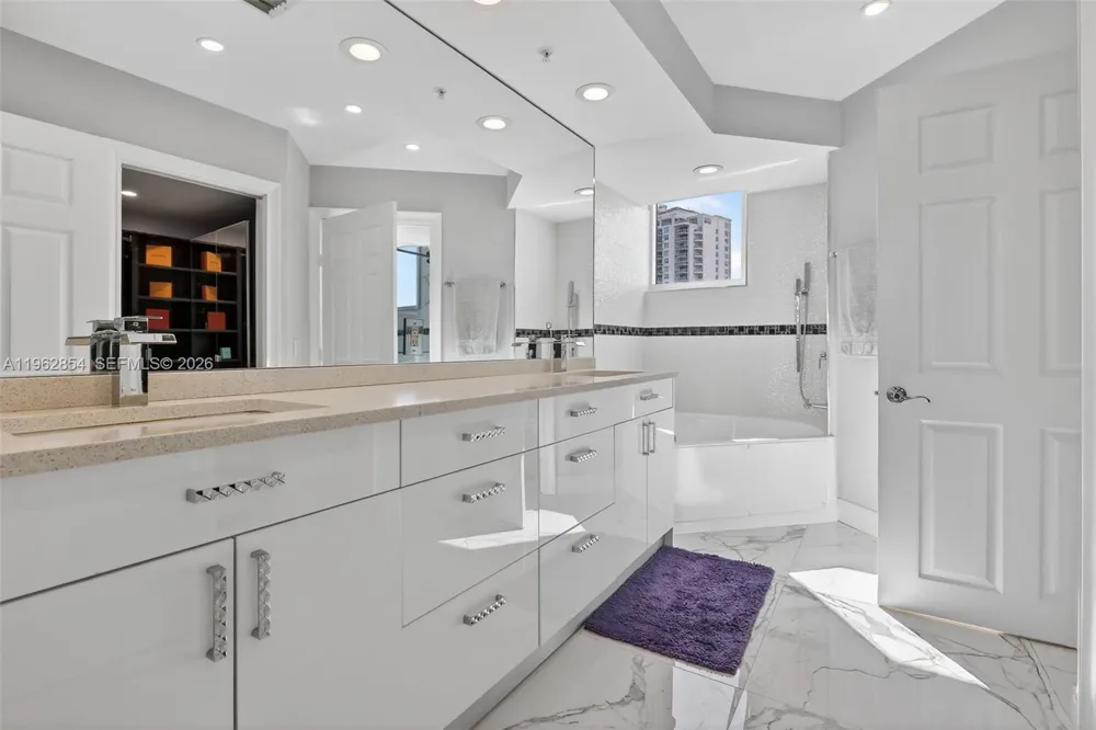 3370 Hidden Bay Dr #1501 Aventura, FL 33180
