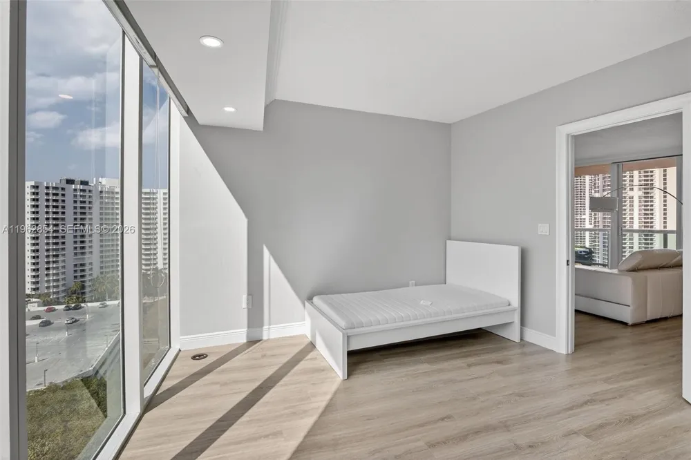 3370 Hidden Bay Dr #1501 Aventura, FL 33180