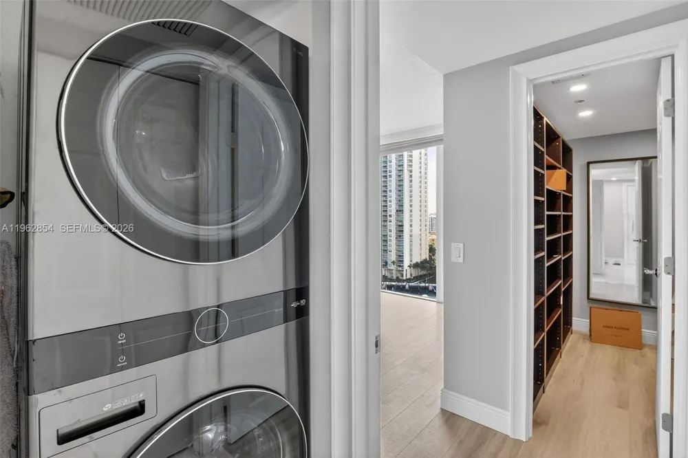 3370 Hidden Bay Dr #1501 Aventura, FL 33180