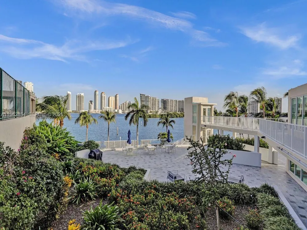 3370 Hidden Bay Dr #1501 Aventura, FL 33180