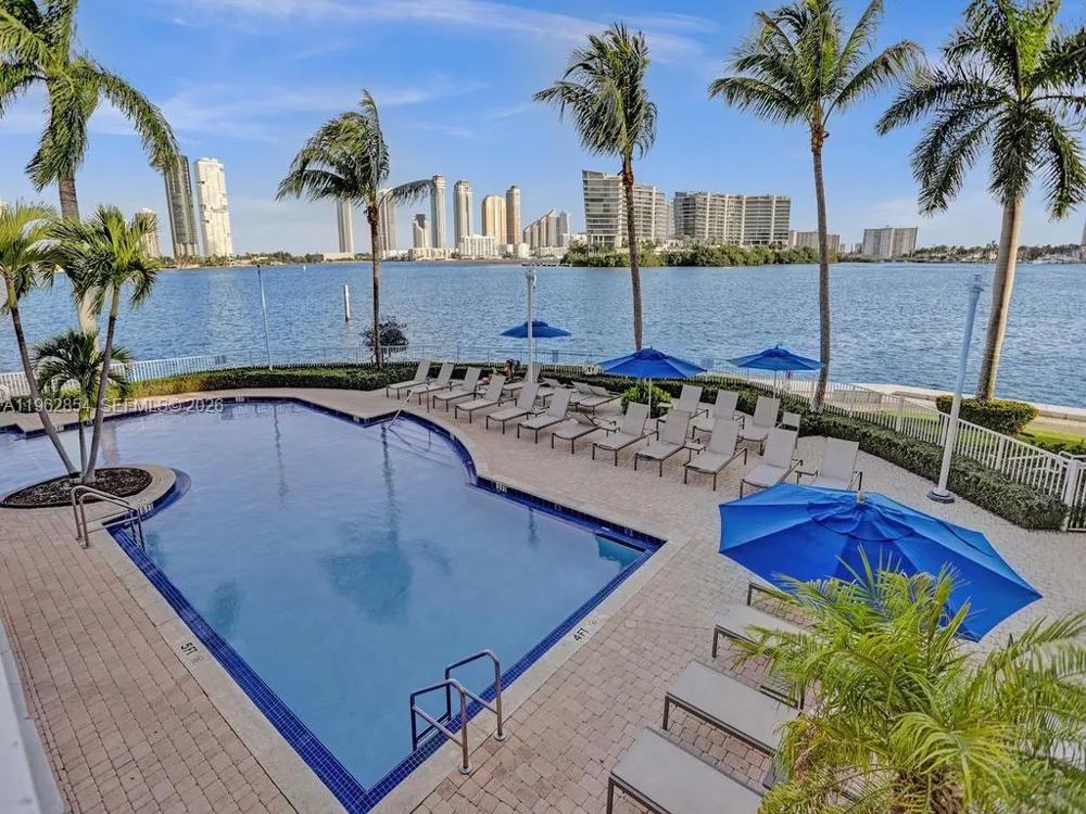 3370 Hidden Bay Dr #1501 Aventura, FL 33180