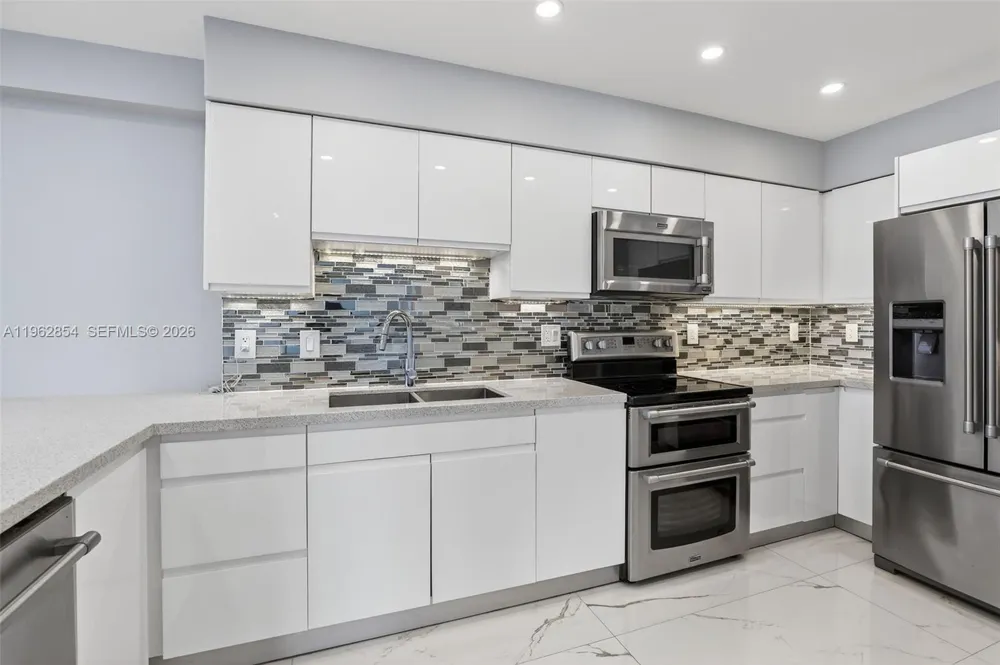 3370 Hidden Bay Dr #1501 Aventura, FL 33180