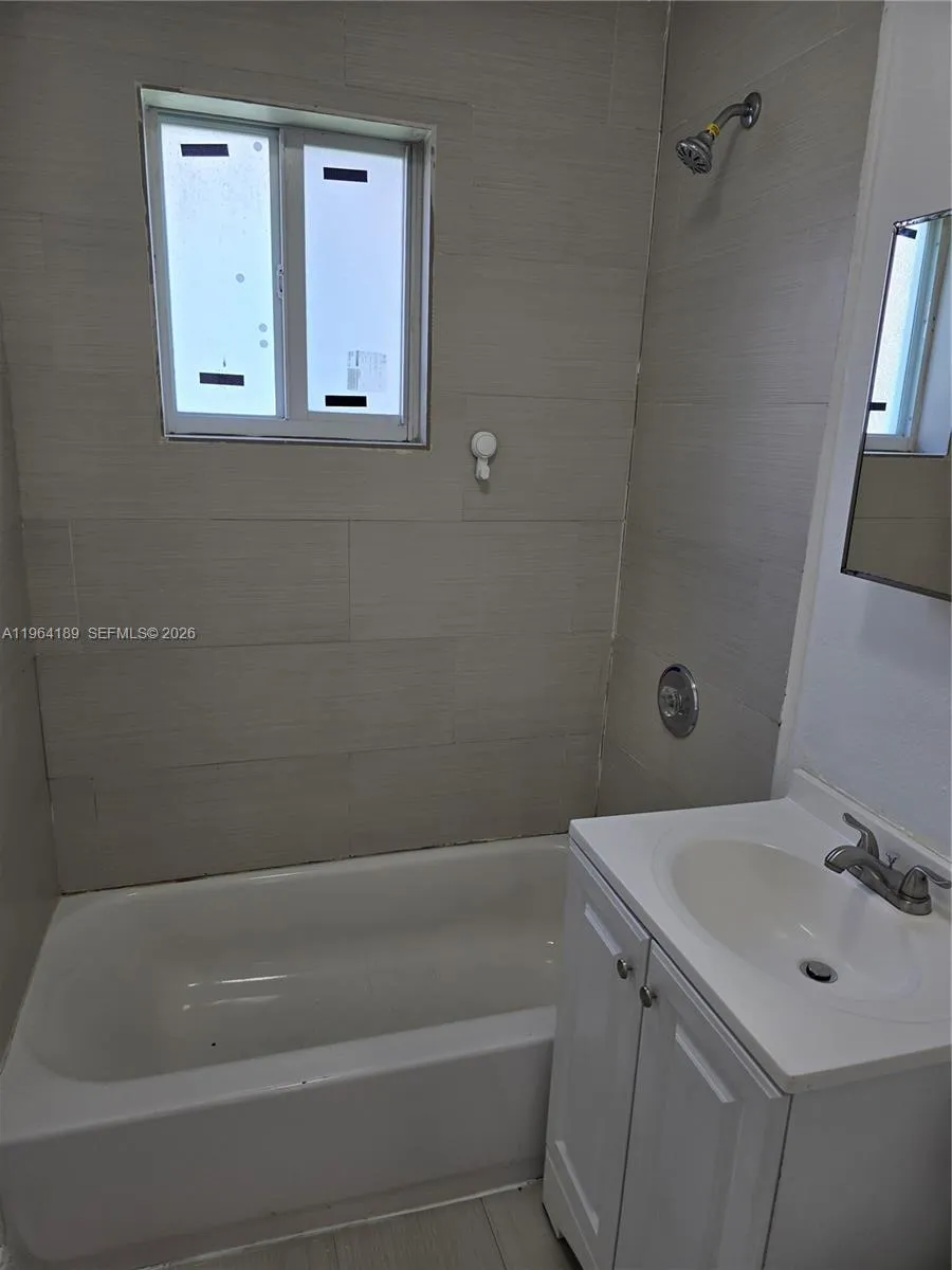 535 NW 7th St #9 Miami, FL 33136