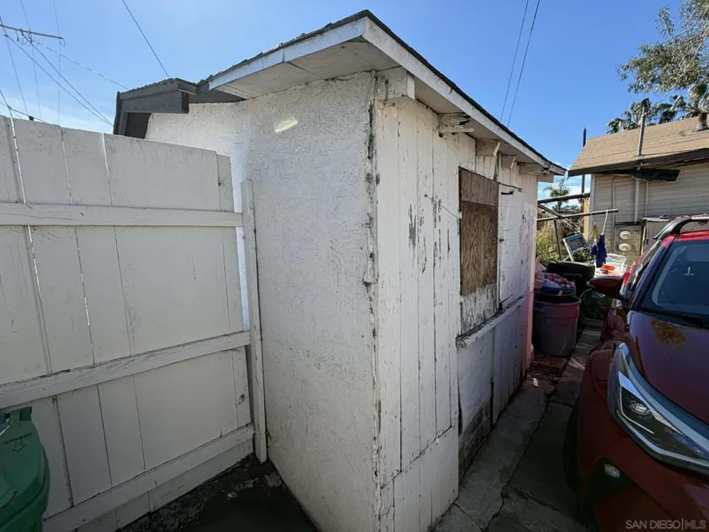 3549 42nd St San Diego, CA 92105