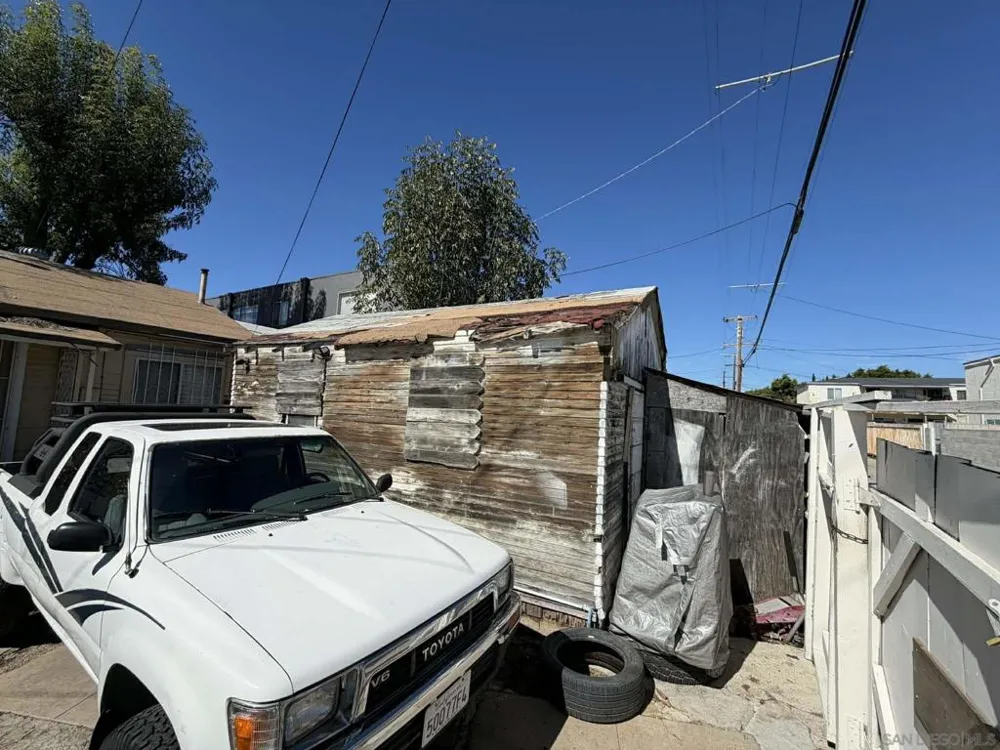 3549 42nd St San Diego, CA 92105