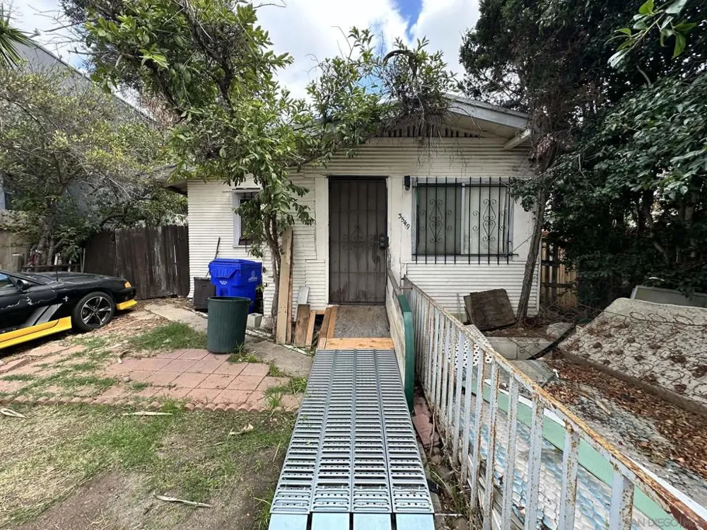 3549 42nd St San Diego, CA 92105