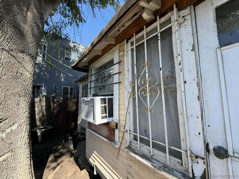 3549 42nd St San Diego, CA 92105