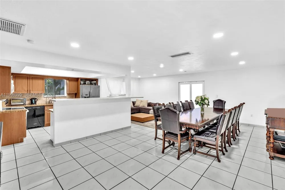 9524 Byron Ave Surfside, FL 33154