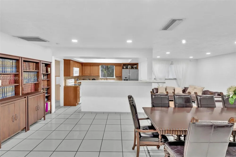 9524 Byron Ave Surfside, FL 33154