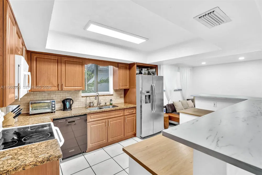 9524 Byron Ave Surfside, FL 33154