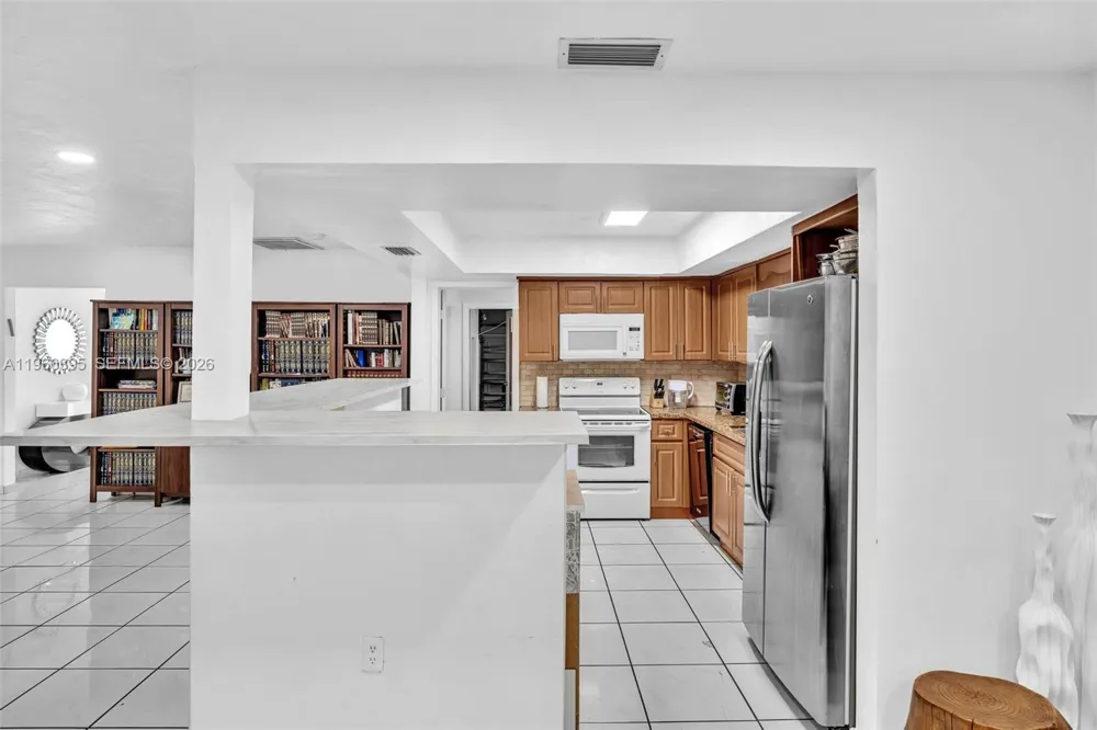 9524 Byron Ave Surfside, FL 33154