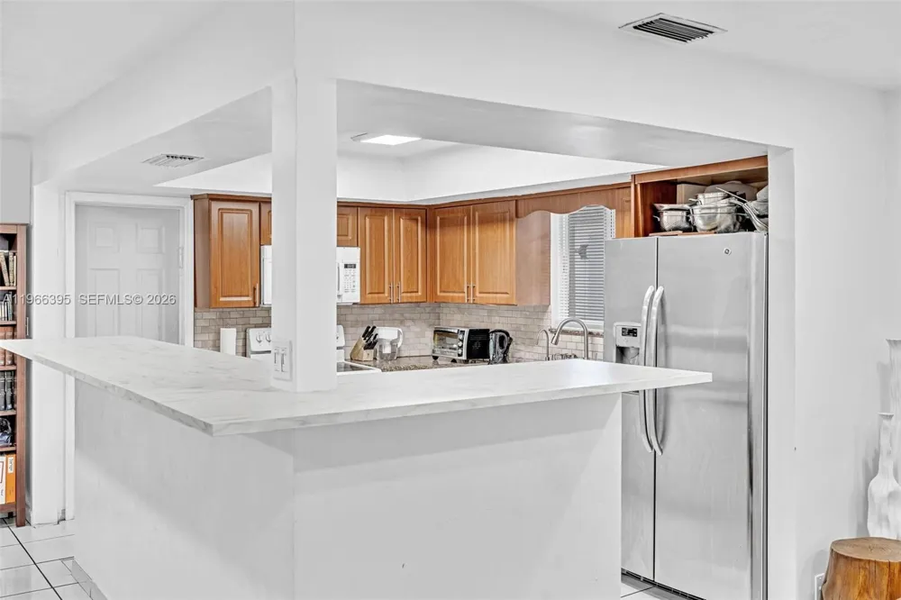 9524 Byron Ave Surfside, FL 33154