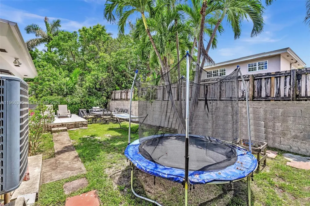 9524 Byron Ave Surfside, FL 33154
