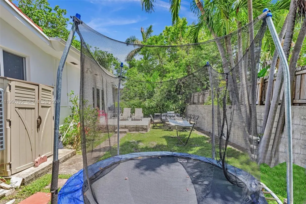 9524 Byron Ave Surfside, FL 33154
