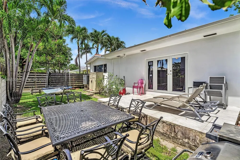 9524 Byron Ave Surfside, FL 33154
