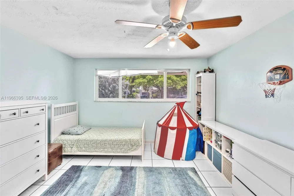 9524 Byron Ave Surfside, FL 33154