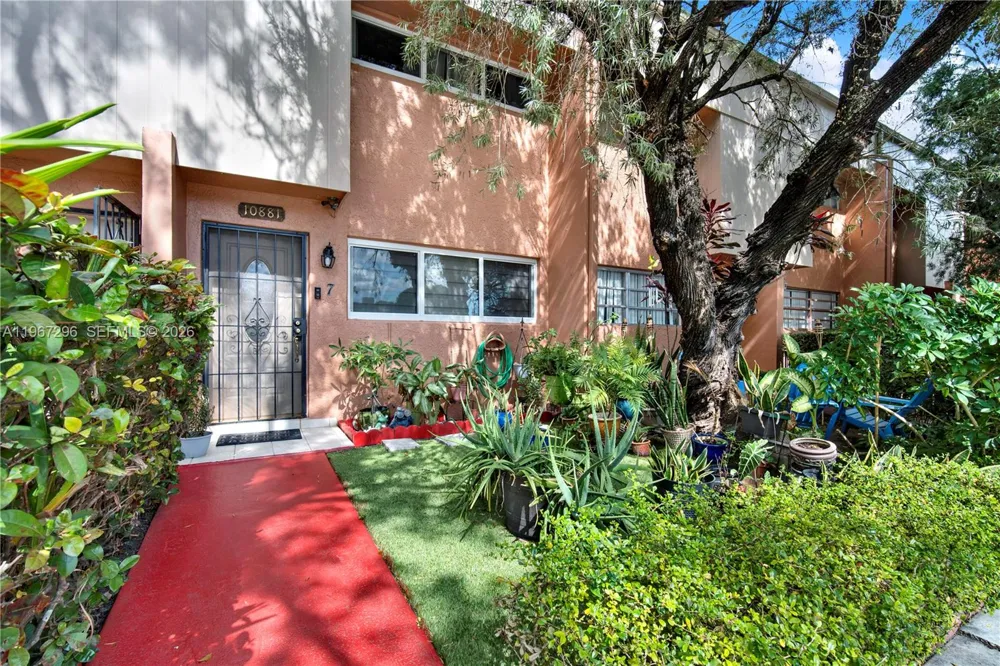 10881 SW 6th St #7 Sweetwater, FL 33174