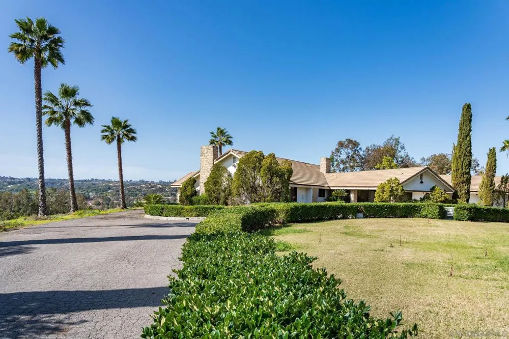 18024 Avenida Alondra Rancho Santa Fe, CA 92067