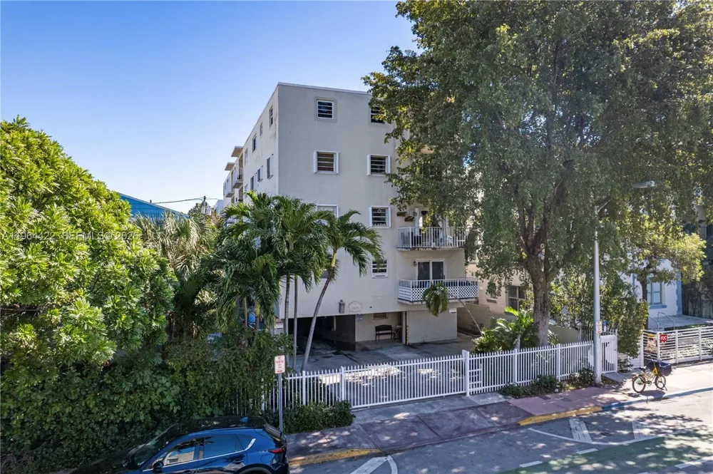 1615 Meridian Ave #202 Miami Beach, FL 33139