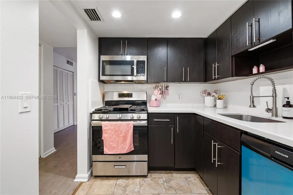 1615 Meridian Ave #202 Miami Beach, FL 33139