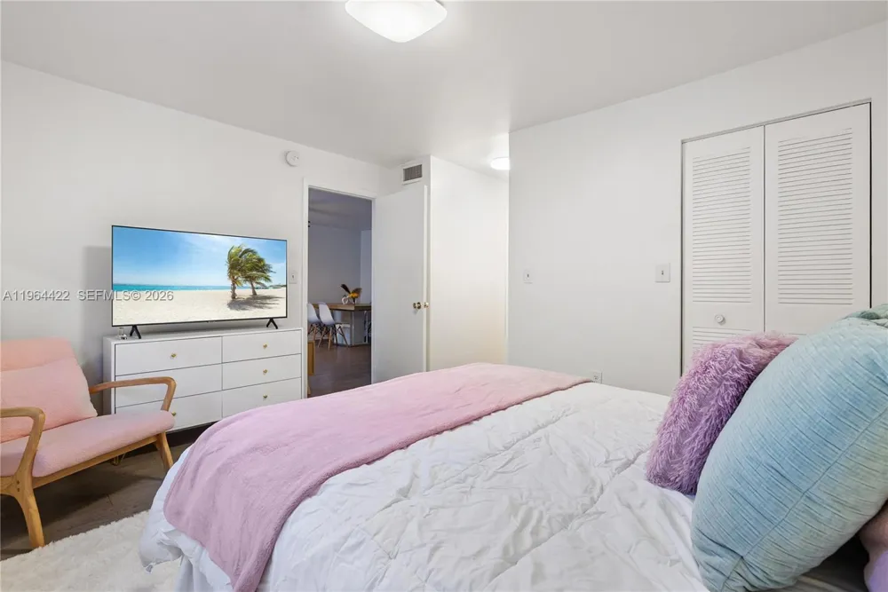1615 Meridian Ave #202 Miami Beach, FL 33139