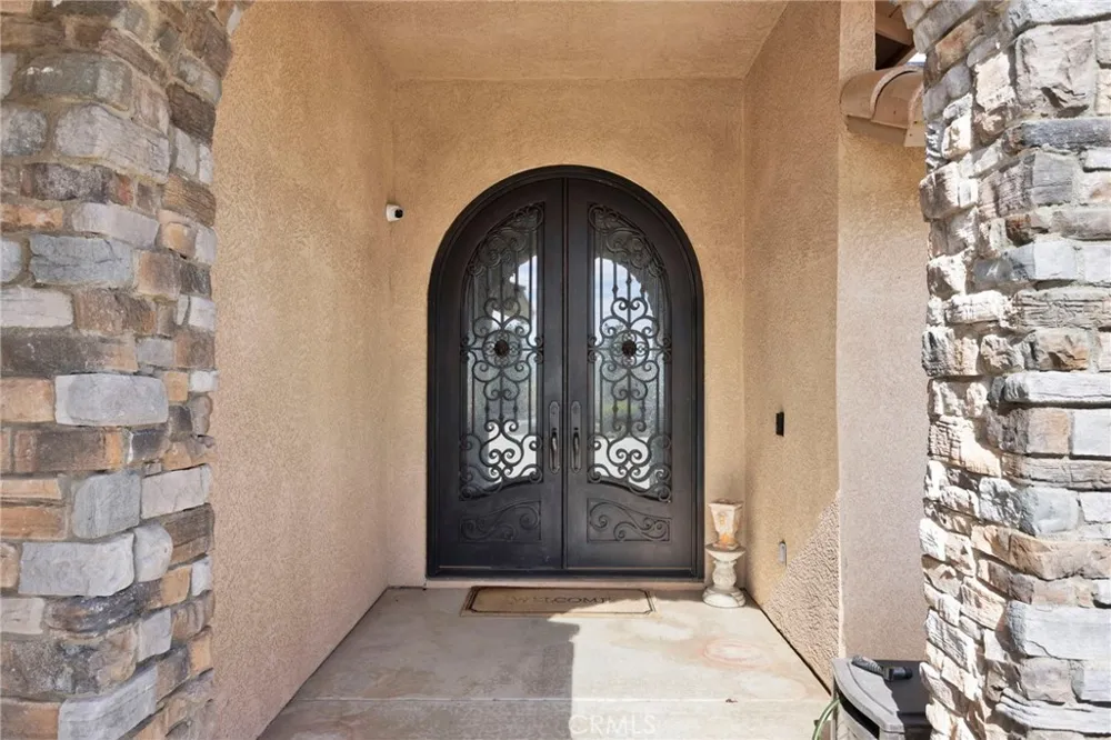 12290 Larch Road Oak Hills, CA 92344