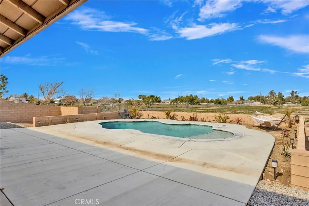 12290 Larch Road Oak Hills, CA 92344