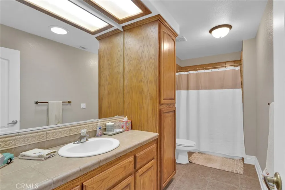 12290 Larch Road Oak Hills, CA 92344