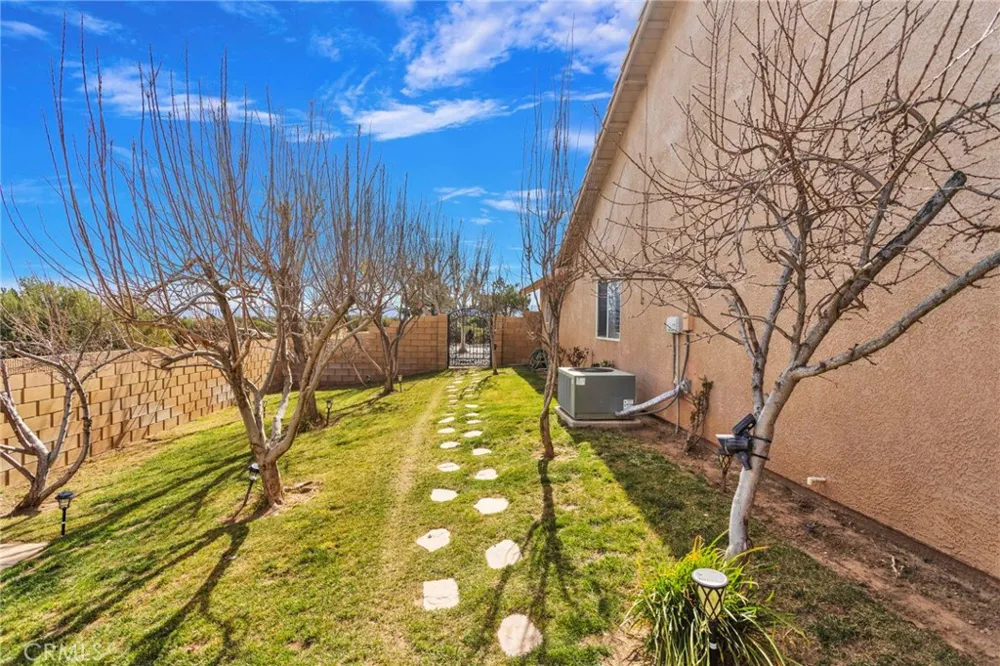 12290 Larch Road Oak Hills, CA 92344