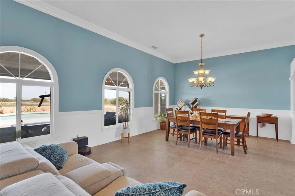 12290 Larch Road Oak Hills, CA 92344