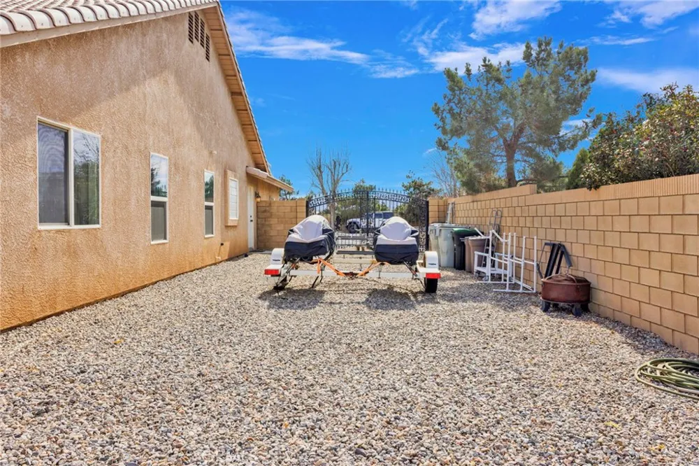12290 Larch Road Oak Hills, CA 92344
