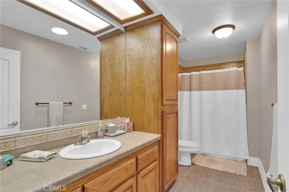 12290 Larch Road Oak Hills, CA 92344