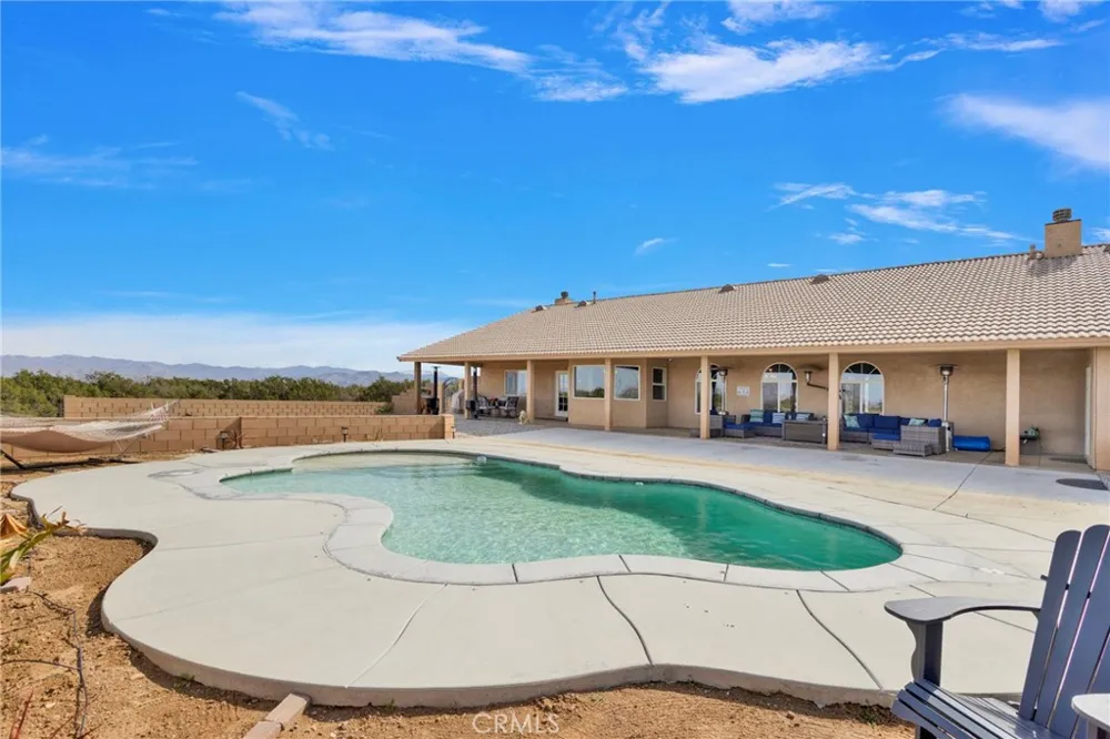 12290 Larch Road Oak Hills, CA 92344