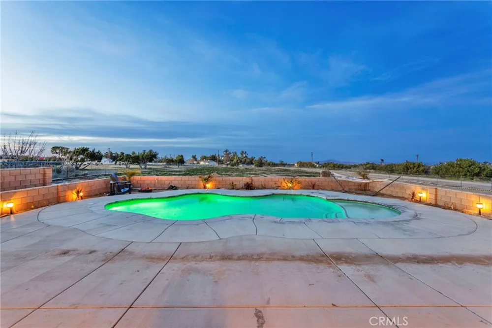 12290 Larch Road Oak Hills, CA 92344