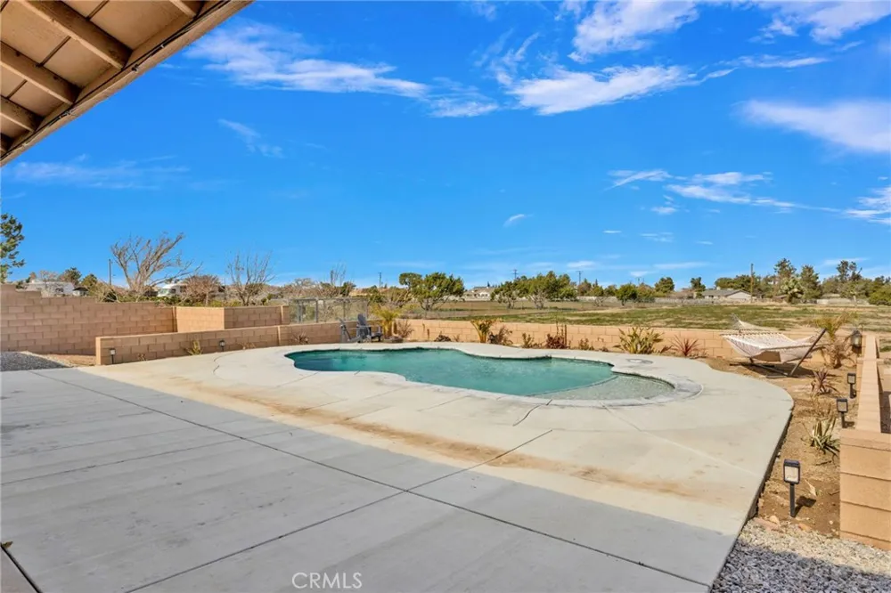 12290 Larch Road Oak Hills, CA 92344