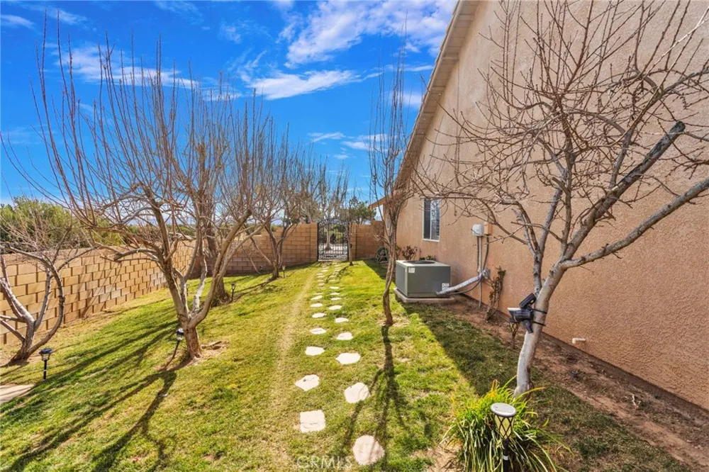 12290 Larch Road Oak Hills, CA 92344