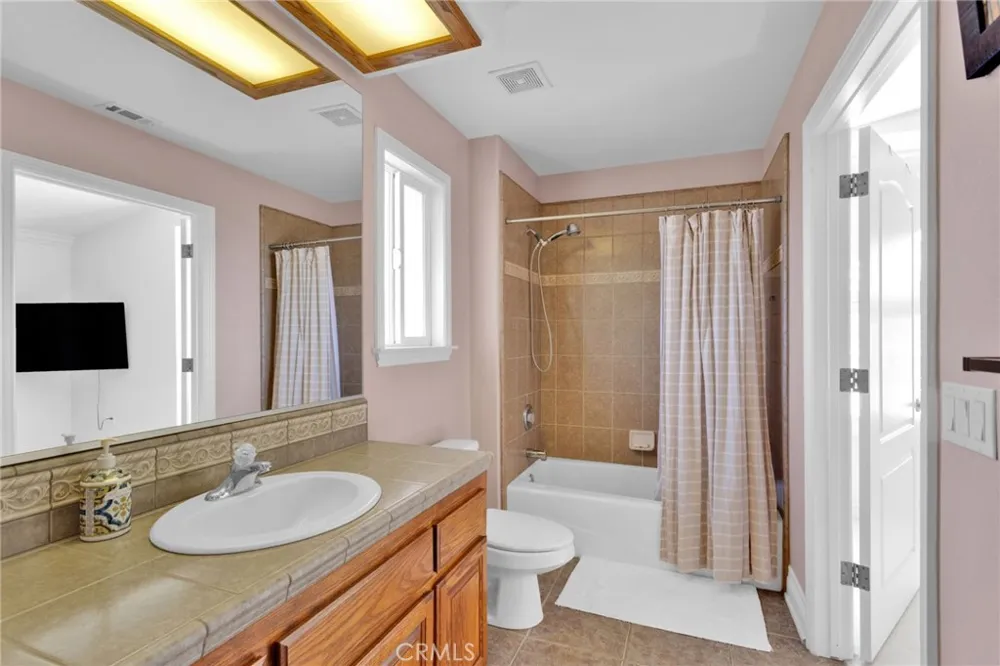 12290 Larch Road Oak Hills, CA 92344