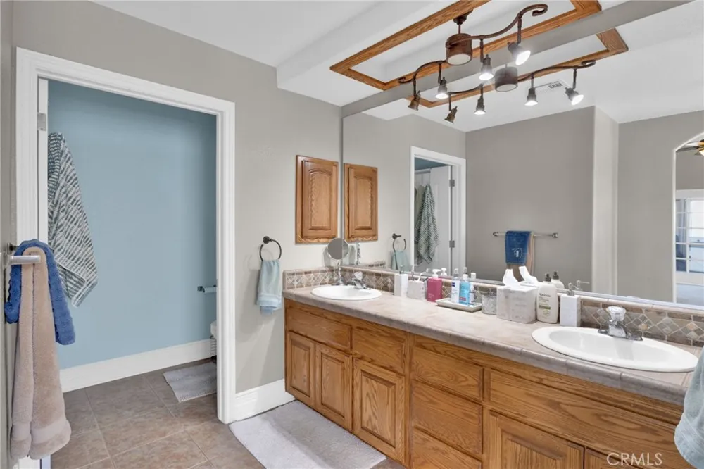 12290 Larch Road Oak Hills, CA 92344