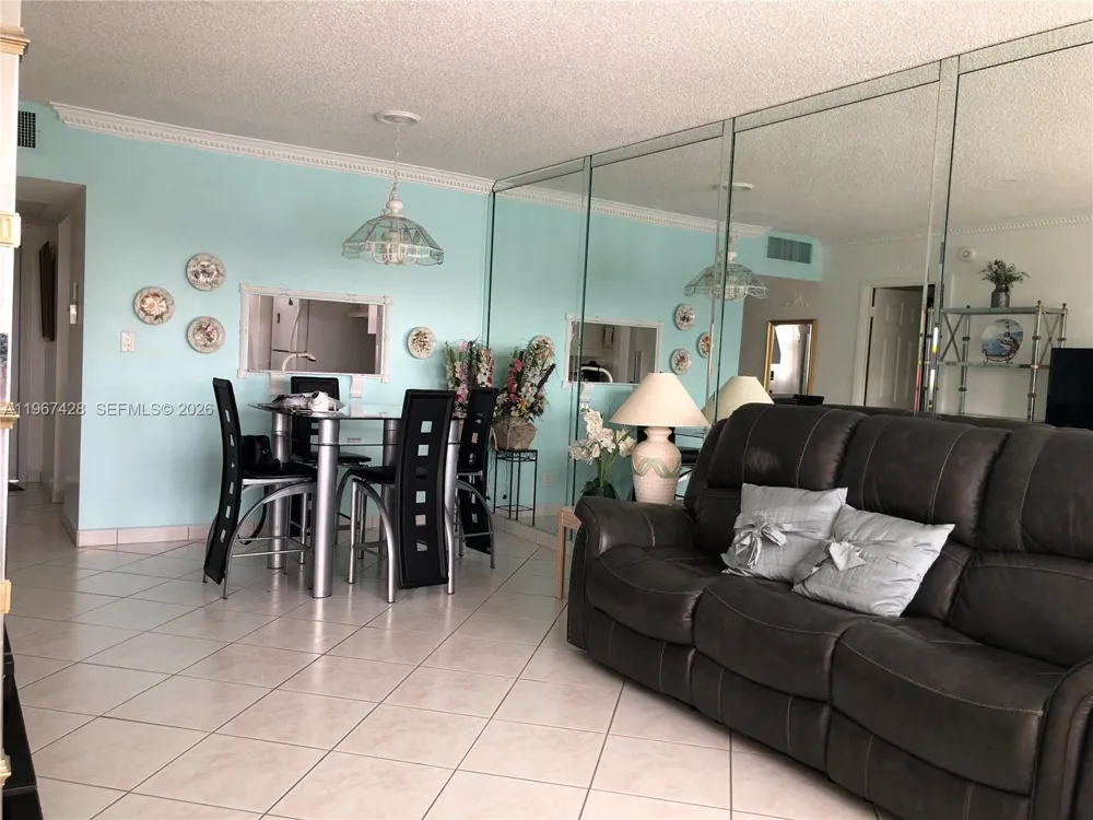 4806 NW 36th St #607 Lauderdale Lakes, FL 33319