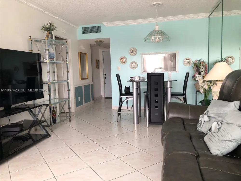 4806 NW 36th St #607 Lauderdale Lakes, FL 33319