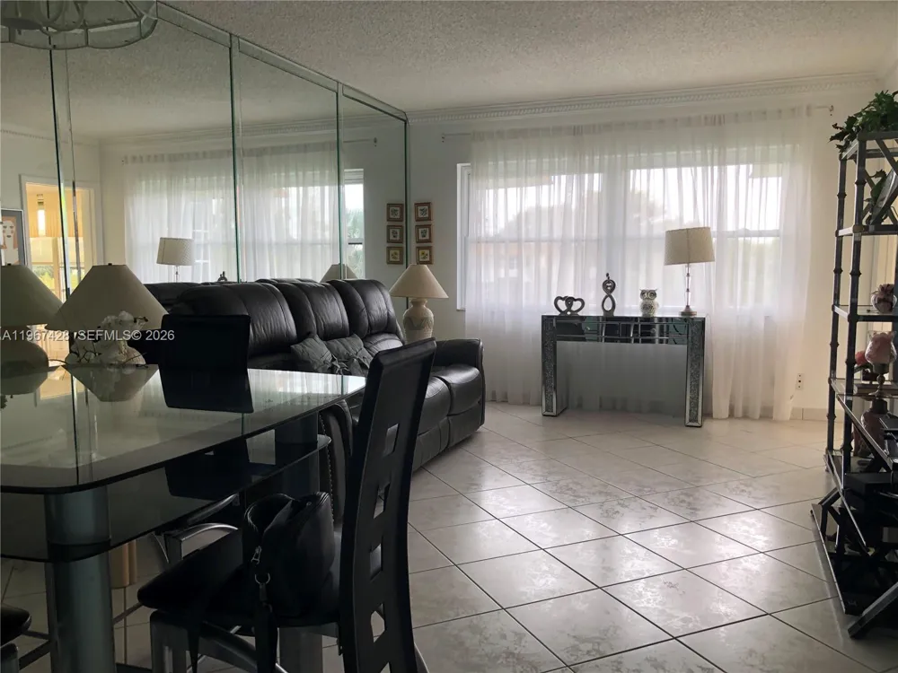 4806 NW 36th St #607 Lauderdale Lakes, FL 33319