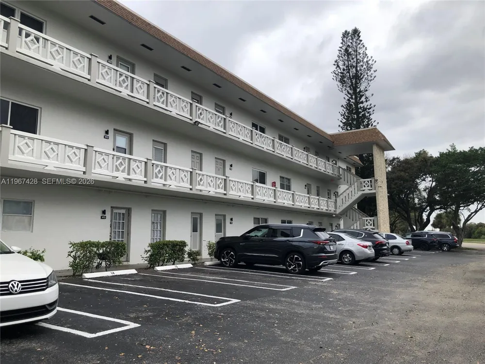 4806 NW 36th St #607 Lauderdale Lakes, FL 33319