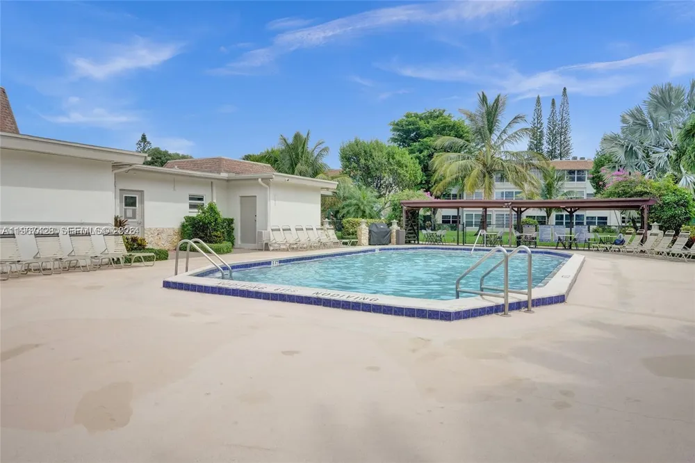 4806 NW 36th St #607 Lauderdale Lakes, FL 33319