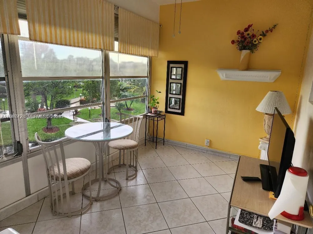 4806 NW 36th St #607 Lauderdale Lakes, FL 33319