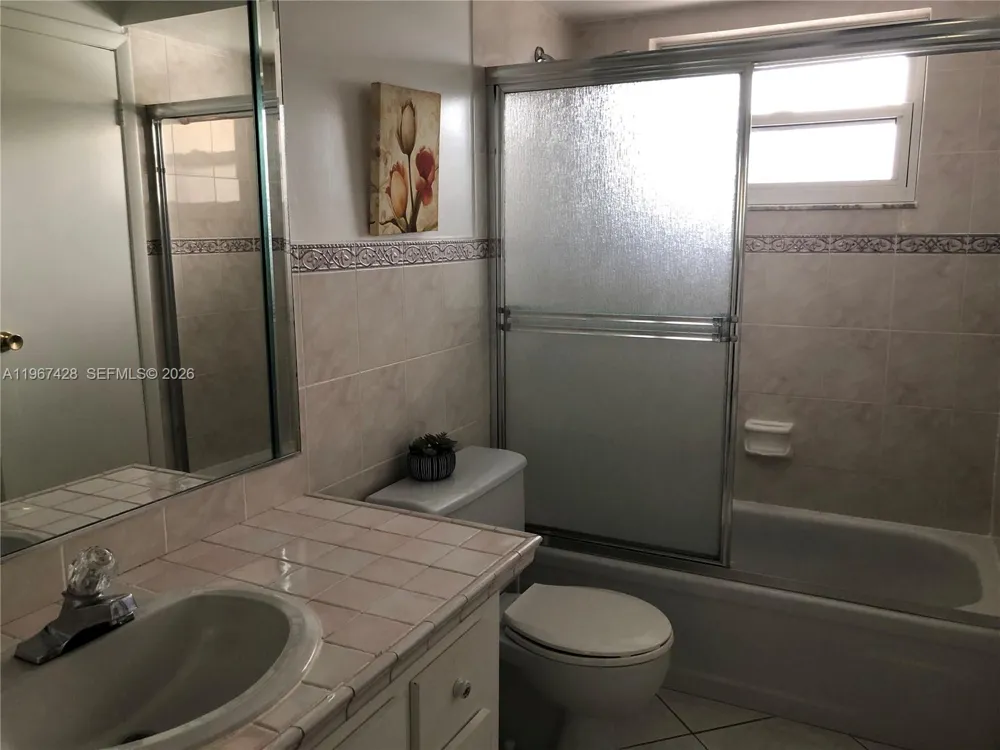 4806 NW 36th St #607 Lauderdale Lakes, FL 33319