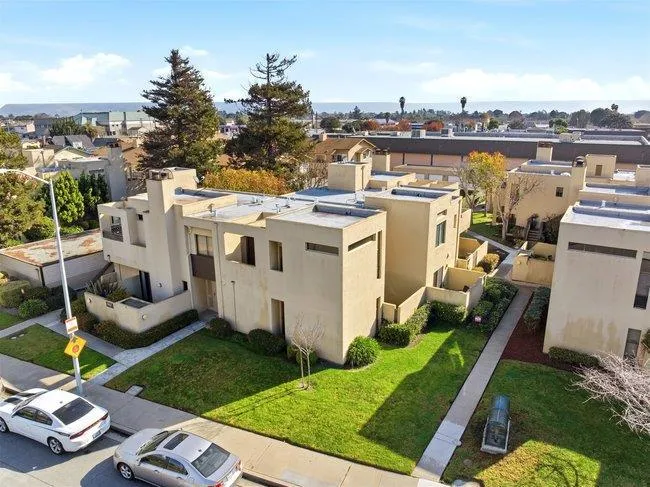 1067 Padre Drive #2 Salinas, CA 93901