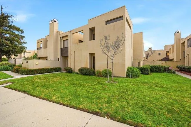 1067 Padre Drive #2 Salinas, CA 93901