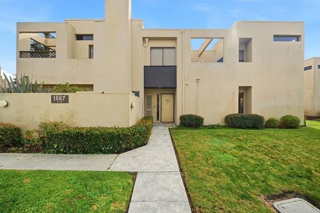 1067 Padre Drive #2 Salinas, CA 93901