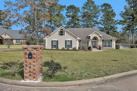 300 Deer Trace Boulevard