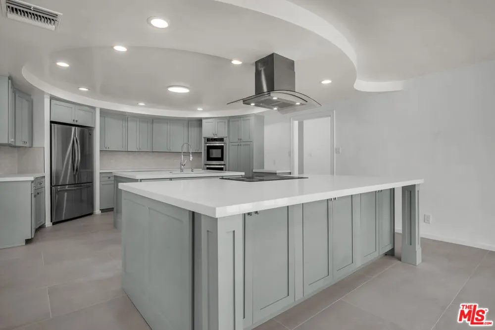 17606 Camino De Yatasto Pacific Palisades, CA 90272